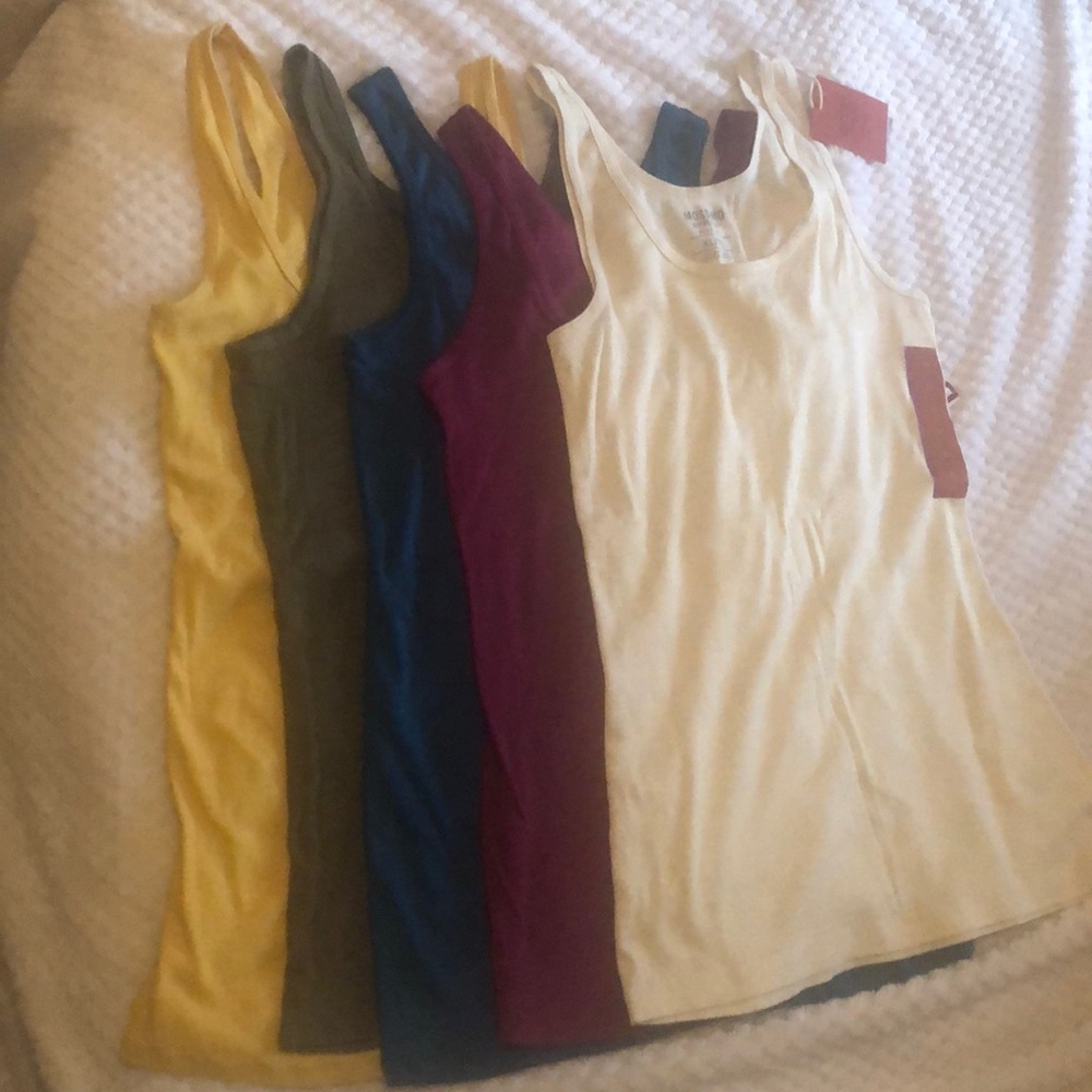 Set of 5 Tank tops!!